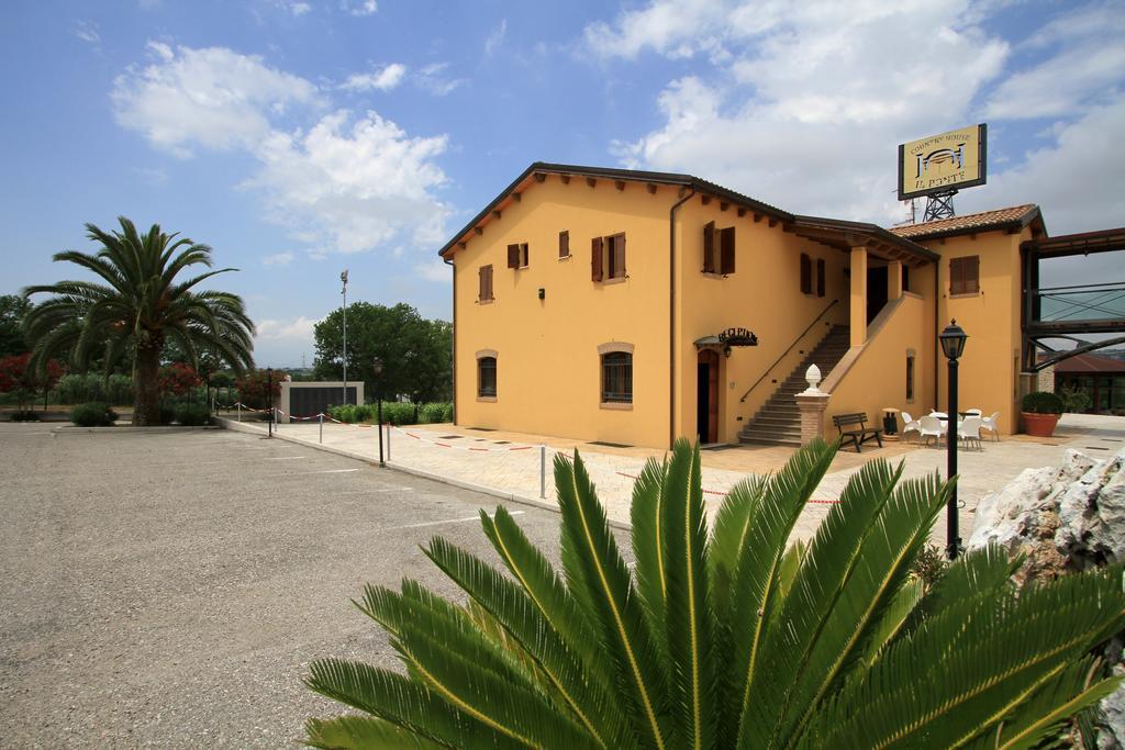 Country House Il Ponte Alba Adriatica Bagian luar foto