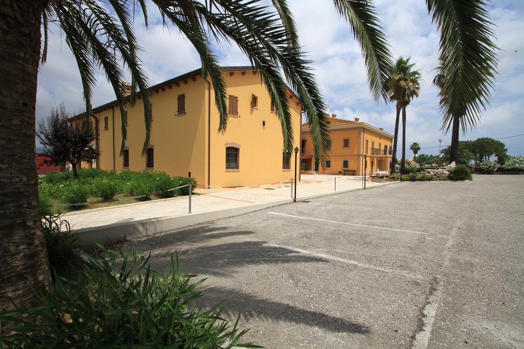 Country House Il Ponte Alba Adriatica Bagian luar foto