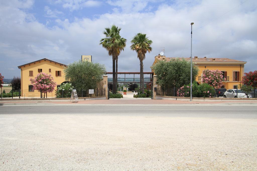 Country House Il Ponte Alba Adriatica Bagian luar foto